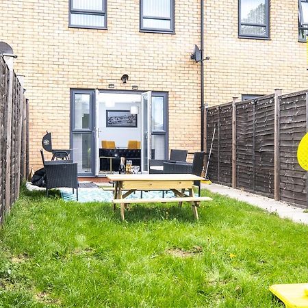 Luxury 2 Bed House City Centre ✘ Bbq & Garden ☆ Family Friendly→ Swingball & Outdoor Furniture - Free Parking → With 50 Inch Smart Tv, Free Netflix & Wifi ✘ Comfy Seating Area - By Maevela Birmingham Exterior photo