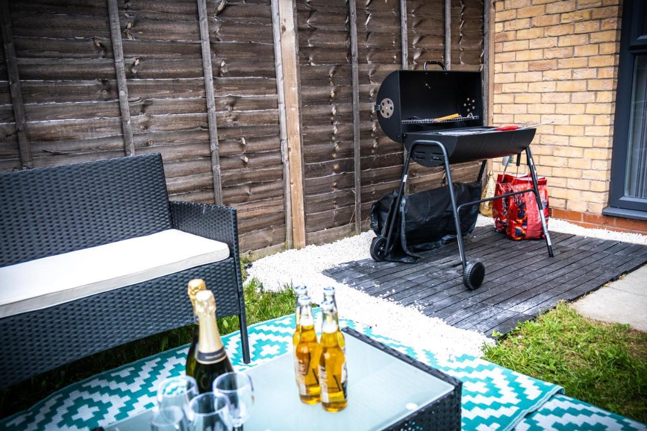 Luxury 2 Bed House City Centre ✘ Bbq & Garden ☆ Family Friendly→ Swingball & Outdoor Furniture - Free Parking → With 50 Inch Smart Tv, Free Netflix & Wifi ✘ Comfy Seating Area - By Maevela Birmingham Exterior photo