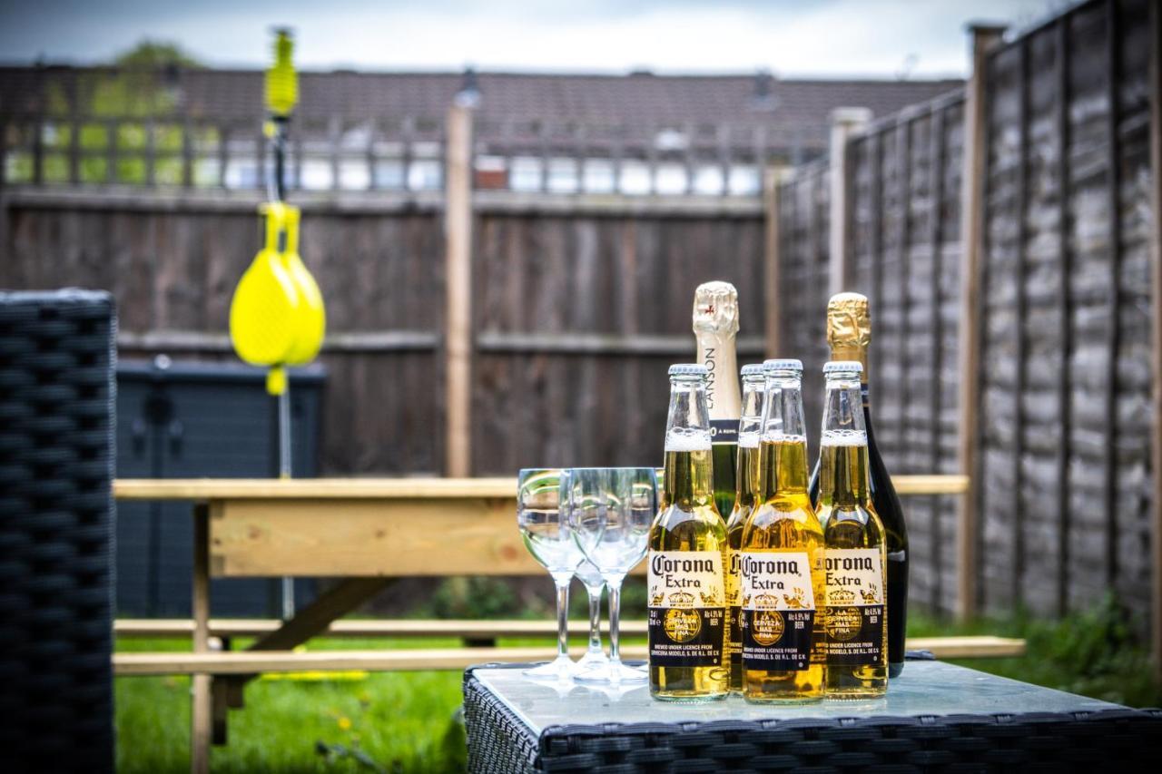 Luxury 2 Bed House City Centre ✘ Bbq & Garden ☆ Family Friendly→ Swingball & Outdoor Furniture - Free Parking → With 50 Inch Smart Tv, Free Netflix & Wifi ✘ Comfy Seating Area - By Maevela Birmingham Exterior photo
