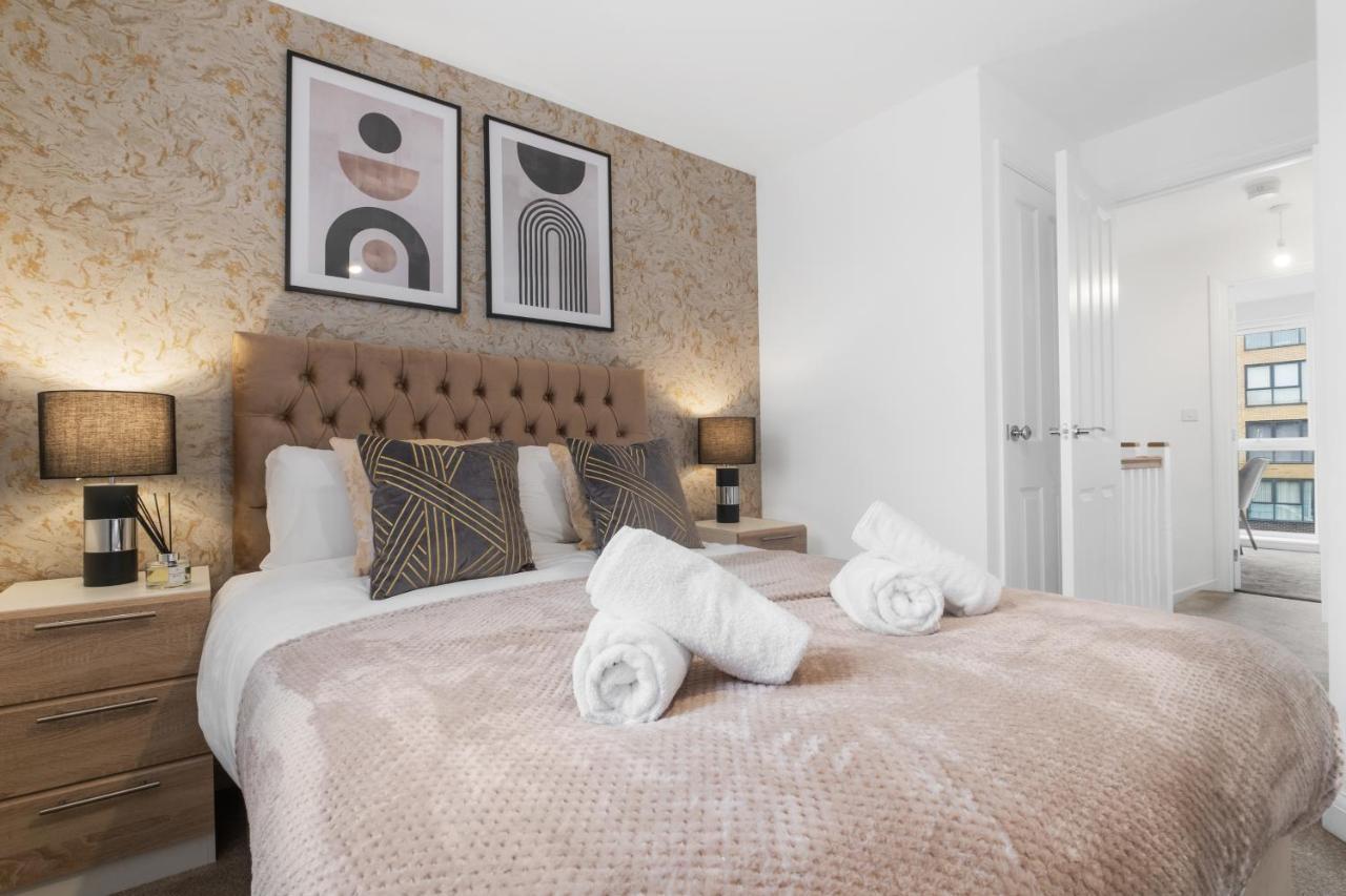 Luxury 2 Bed House City Centre ✘ Bbq & Garden ☆ Family Friendly→ Swingball & Outdoor Furniture - Free Parking → With 50 Inch Smart Tv, Free Netflix & Wifi ✘ Comfy Seating Area - By Maevela Birmingham Exterior photo