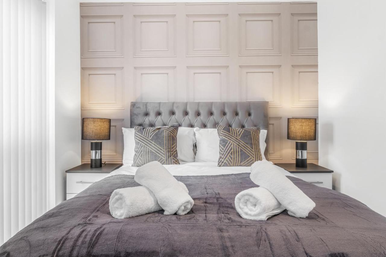 Luxury 2 Bed House City Centre ✘ Bbq & Garden ☆ Family Friendly→ Swingball & Outdoor Furniture - Free Parking → With 50 Inch Smart Tv, Free Netflix & Wifi ✘ Comfy Seating Area - By Maevela Birmingham Exterior photo