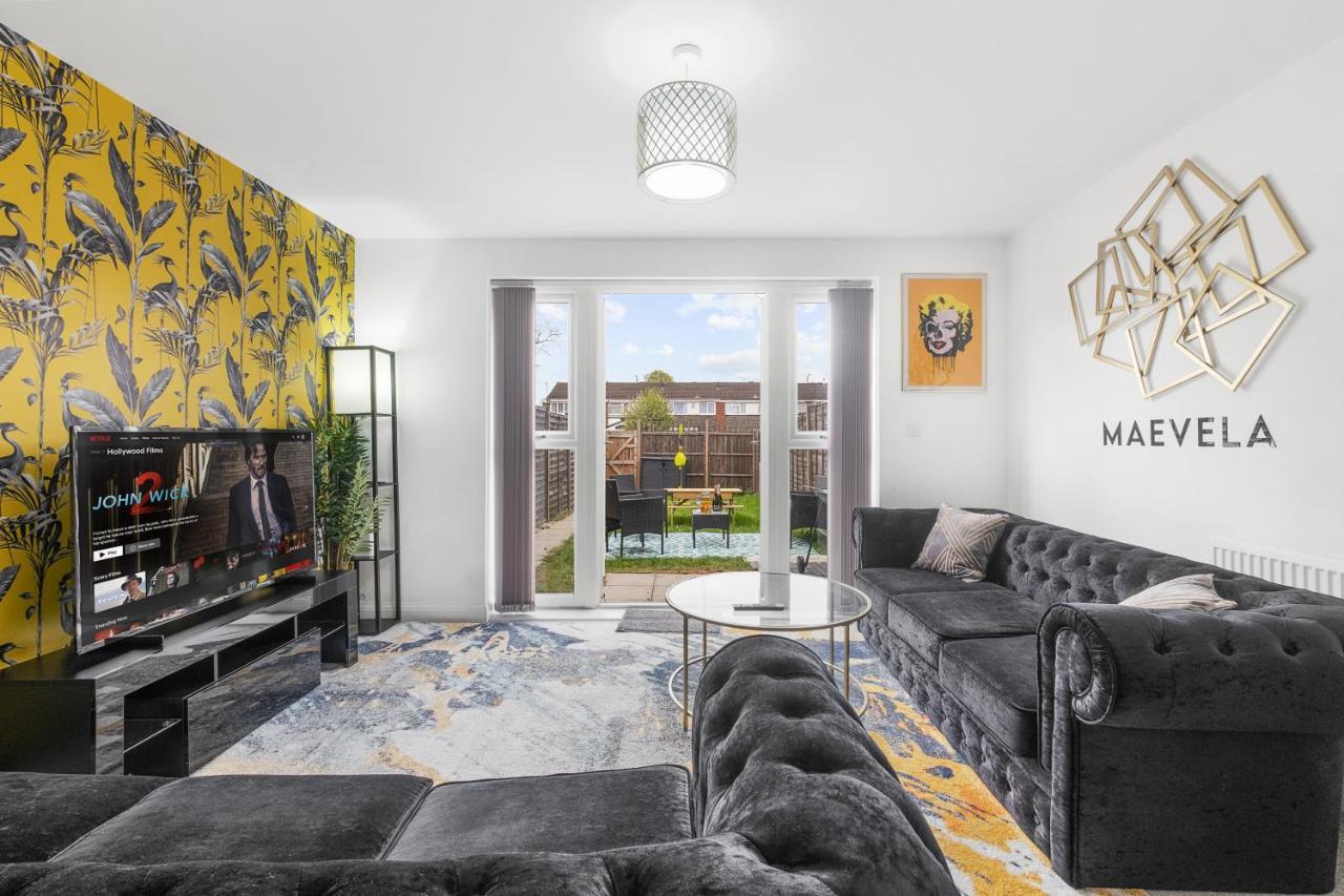 Luxury 2 Bed House City Centre ✘ Bbq & Garden ☆ Family Friendly→ Swingball & Outdoor Furniture - Free Parking → With 50 Inch Smart Tv, Free Netflix & Wifi ✘ Comfy Seating Area - By Maevela Birmingham Exterior photo